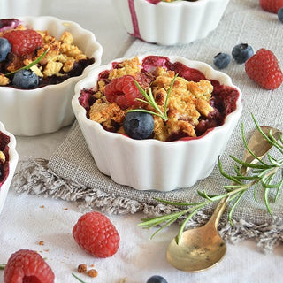 Crumble mit gefrorenen Beeren Crumble mit gefrorenen Beeren