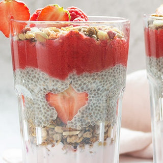 Dessert im Glas mit Erdbeeren Dessert im Glas mit Erdbeeren