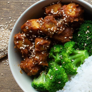 Reis mit Erdnusssauce & Tempeh Reis mit Erdnusssauce & Tempeh