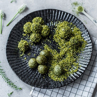 Matcha Bliss Balls – Superfood Snack der Extraklasse Matcha Bliss Balls – Superfood Snack der Extraklasse