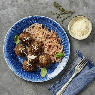 Low Carb Hackbällchen mit Chia und Konjak-Pasta Low Carb Hackbällchen mit Chia und Konjak-Pasta