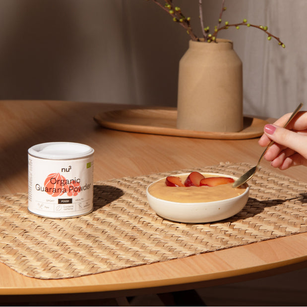 Guarana Pulver neben Bowl