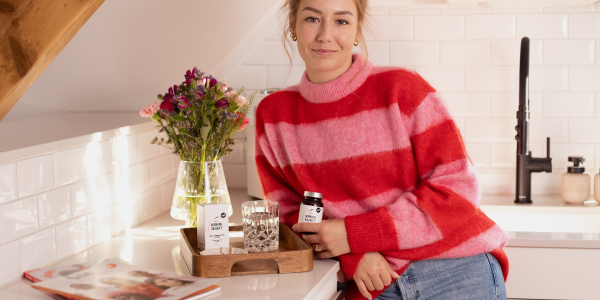 Frau mit nu3 Premium Hormonal Balance F