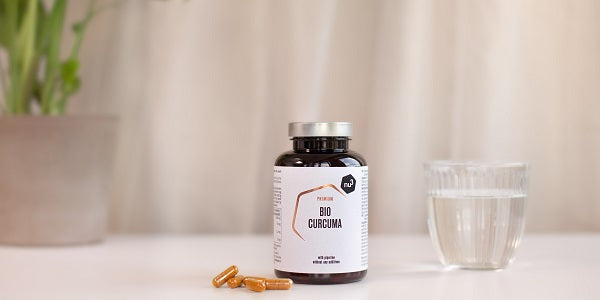 nu3 Premium Bio Curcuma Dose und Wasserglas