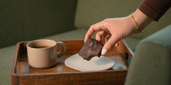 nu3 Fit Vegan Protein Brownie zum Kaffee genießen
