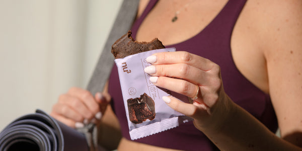 Sportlerin mit dem nu3 Fit Vegan Protein Brownie