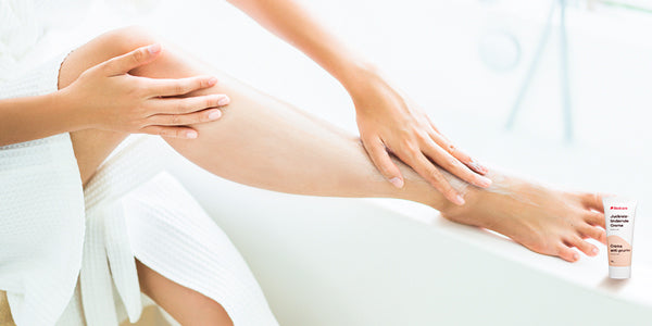 Redcare Juckreizlinderne Creme wird aufgetragen