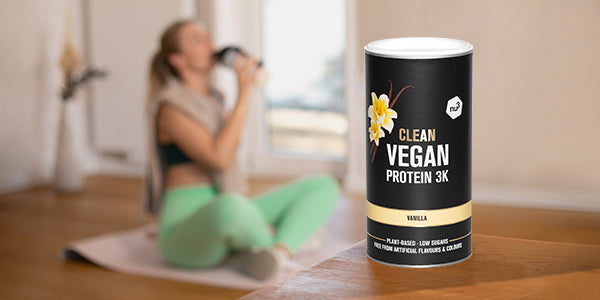 nu3 Clean Vegan 3K und sportliche Frau im Hintergrund
