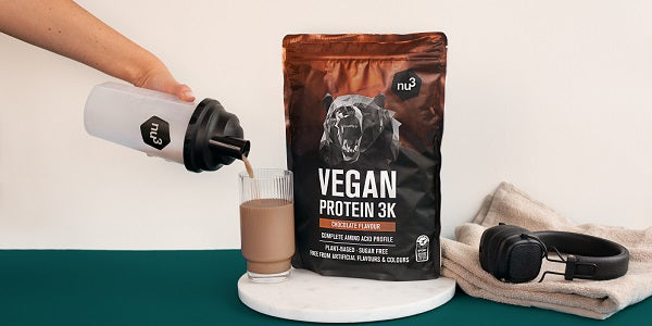 nu3 Vegan Protein 3K Shake Schoko mit Shaker und Glas