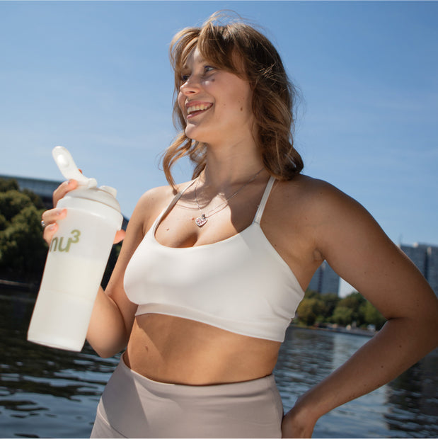 Frau mit nu3 SmartShake