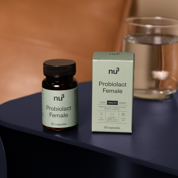 Probiolact Female Kapsel neben Glas